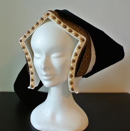 English gable hood - tudorovský čepec