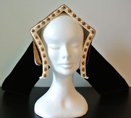 English gable hood - tudorovský čepec
