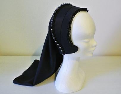 French hood - renesanční pokrývka hlavy