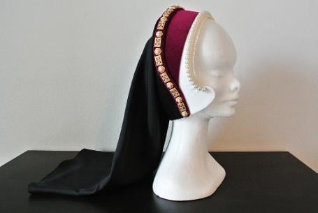 French hood - renesanční pokrývka hlavy