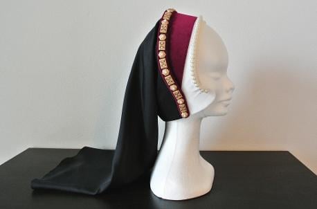 French hood - renesanční pokrývka hlavy