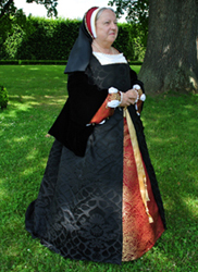 French Gown tudorovské šaty